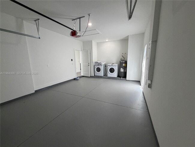 Building Photo - 723 Ivan Ave S