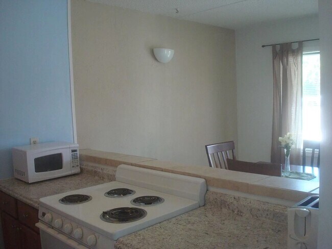 Kitchen - 415 N Halifax Ave