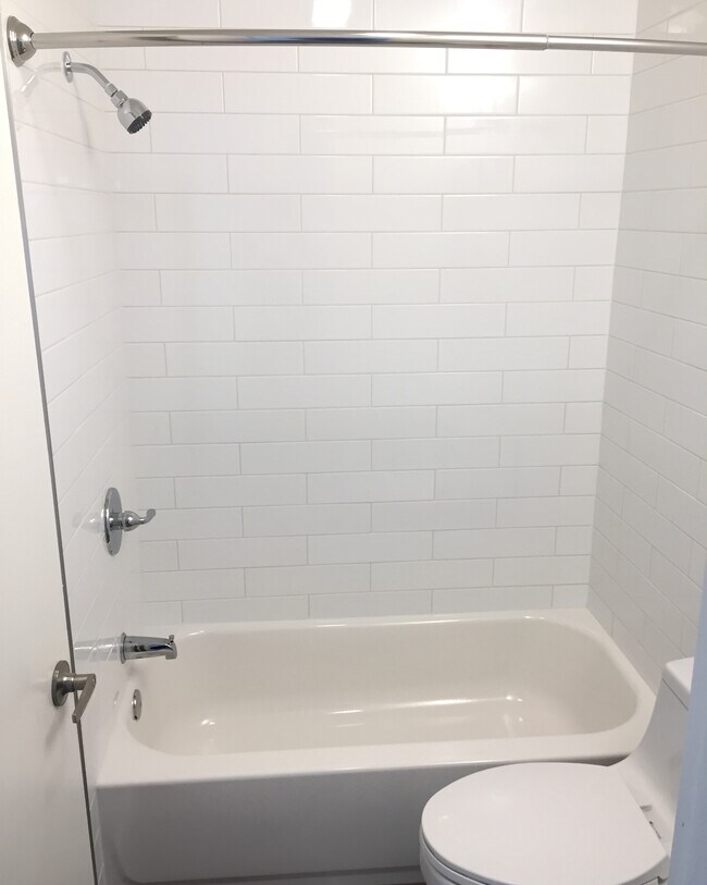 Building Photo - 609 N 48th St