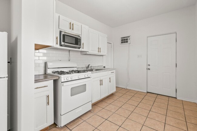 Building Photo - 5422 S 23rd St