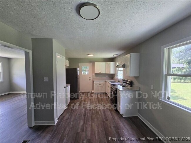Building Photo - 303 Cartwright Dr