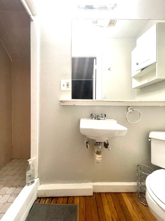 Building Photo - No Brokers Fee, Heat, Hot Water Included, Laundry on a Site, Eat-in Kitchen