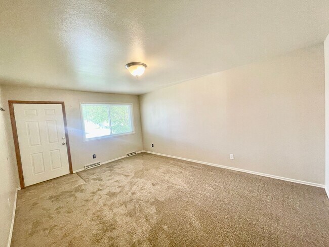 Building Photo - 1113-1115 Hays St