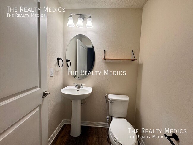 Building Photo - 1375 Painted Bunting Ave