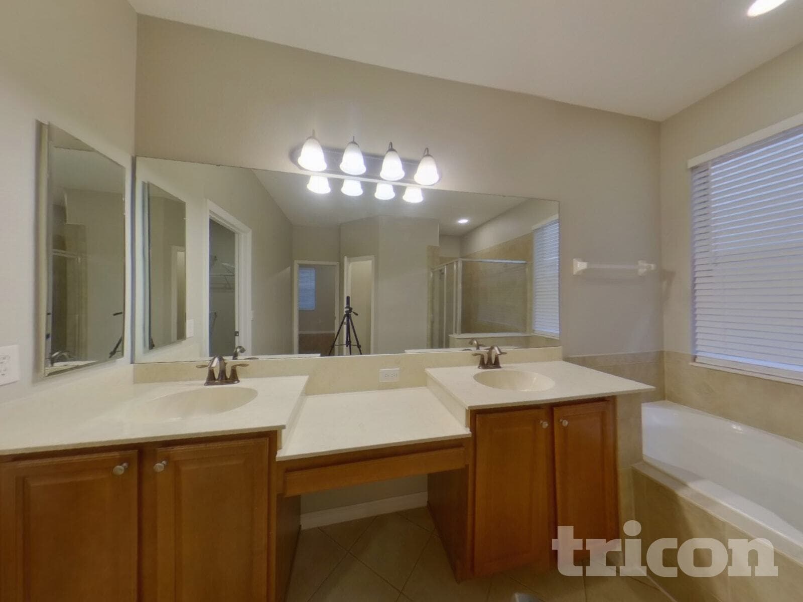 Building Photo - 351 Fairmount Park Ct