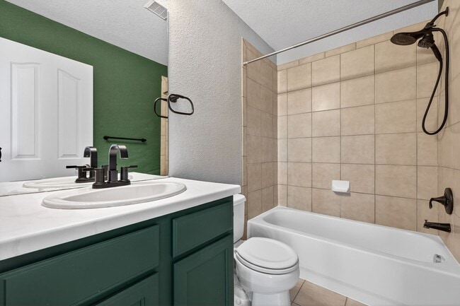 Building Photo - Amazing 3 bedroom home