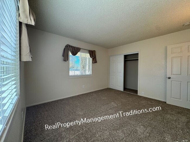 Building Photo - Cozy single story