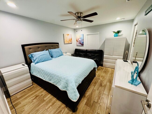 Building Photo - 601 N E St