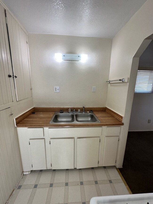 Building Photo - 725 1/2 Kern St Apt B -- West Valley Real Estate