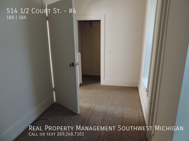 Building Photo - 514 1/2 Court St.-#4