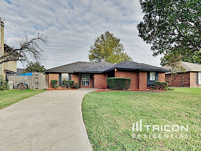 Building Photo - 335 Pin Oak Ln