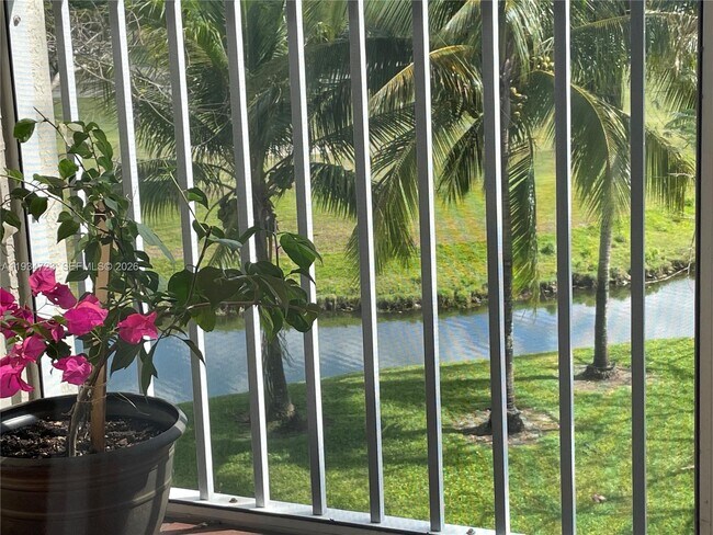 Building Photo - 3500 Oaks Clubhouse Dr