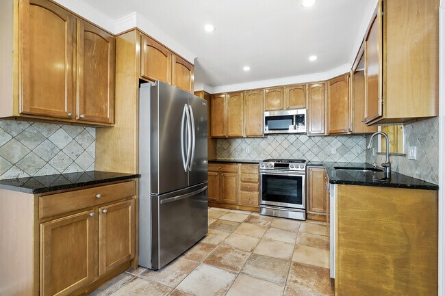 Building Photo - 317 Hornidge Rd