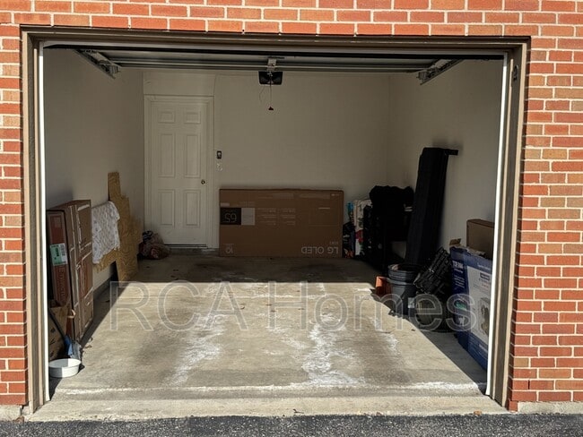 Building Photo - 8921 Hunters Creek Dr