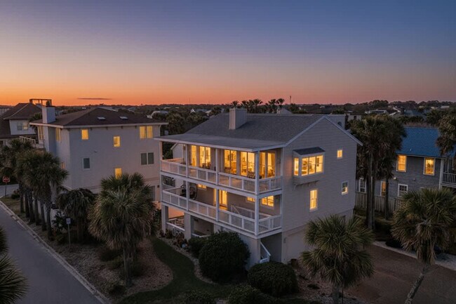 Building Photo - 2900 Ocean Dr S