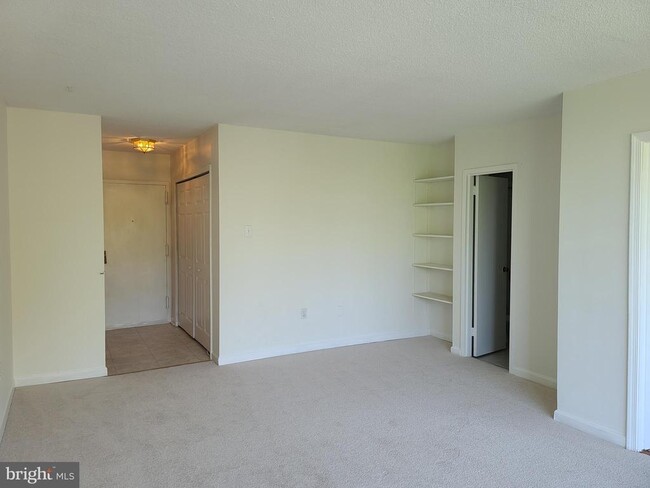 Building Photo - 2059 Huntington Ave