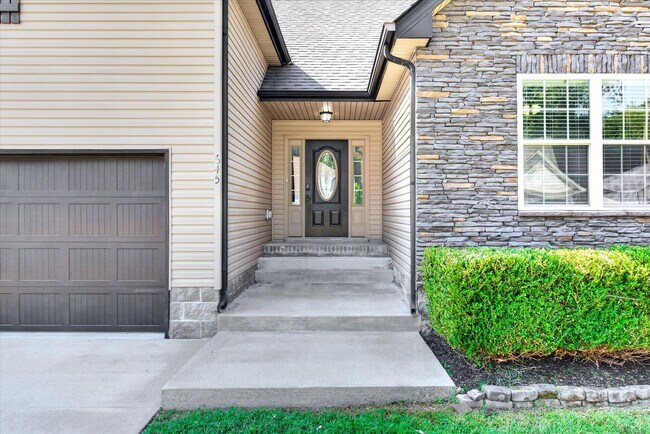 Building Photo - 645 Fox Hound Dr