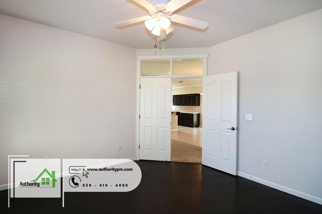 Building Photo - 2631 Queens Way