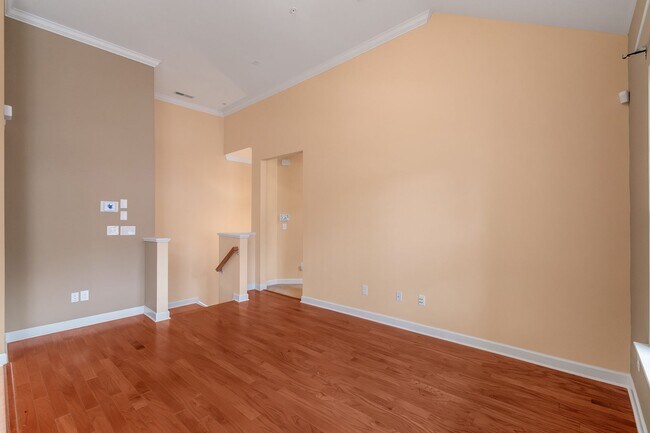 Building Photo - Beautiful Condo Minutes from Ballantyne wi...