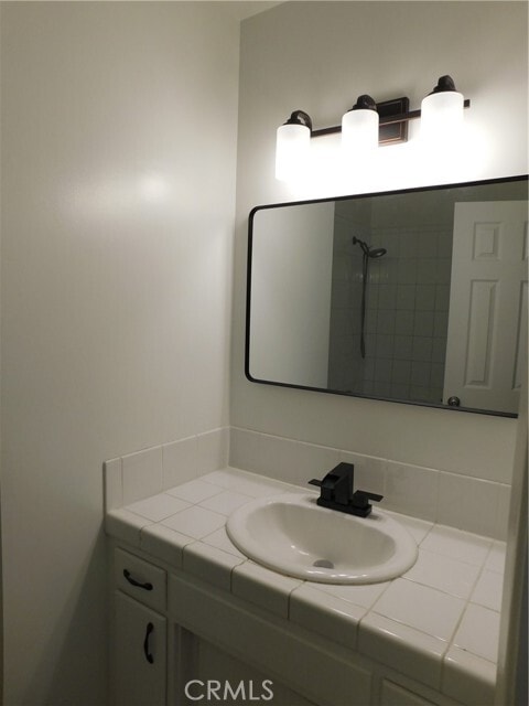 Building Photo - 755 Valley View Ave