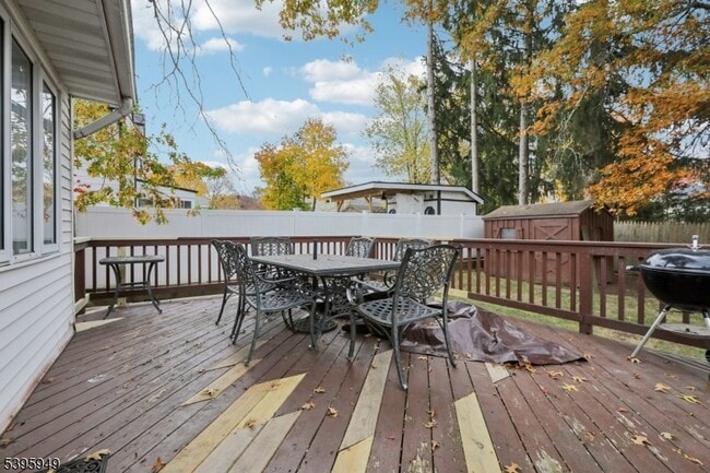 Building Photo - 145 Vivian Ave