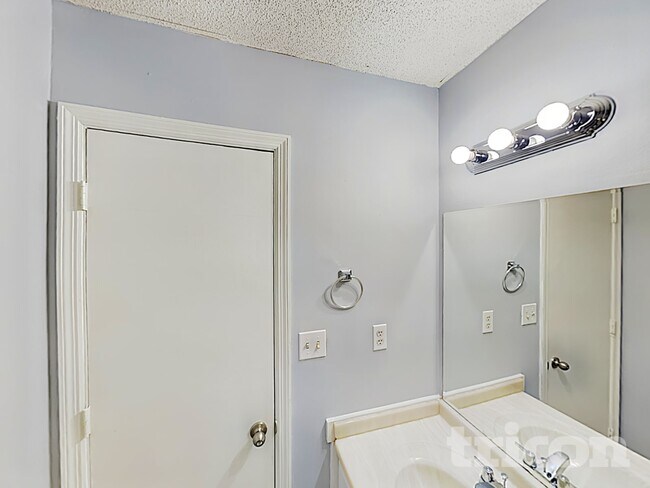 Building Photo - 4010 Sharon Woods Dr