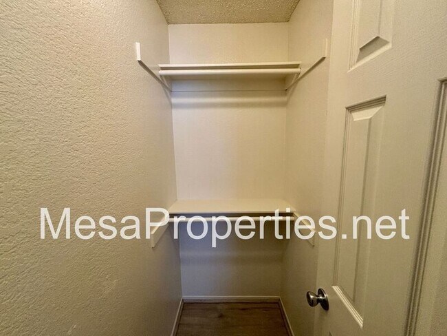 Building Photo - 11321 Oakwood Dr