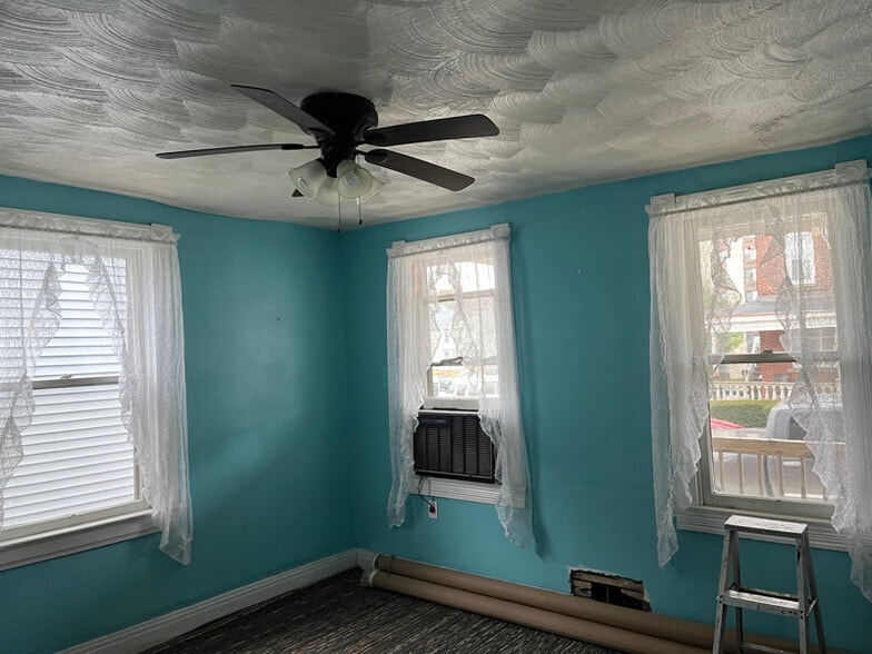 Building Photo - 211 W 2nd St