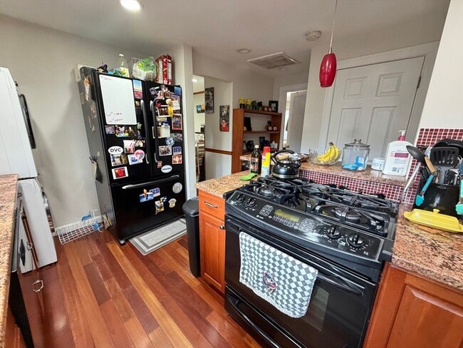 Building Photo - 176 Upland Ave