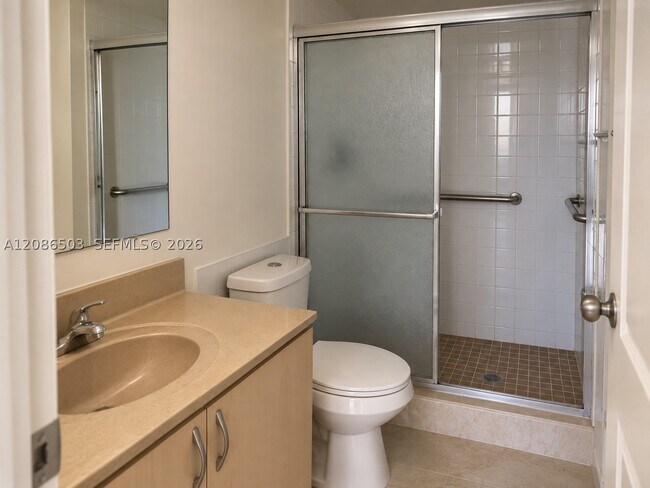 Building Photo - 400 S Hollybrook Dr
