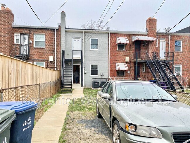 Building Photo - 1715 Montello Ave NE