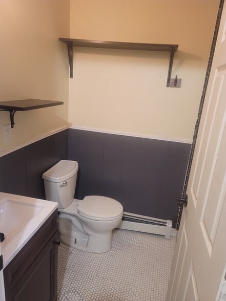 Sm full bath - 74 Sussex Ave