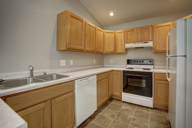 Building Photo - 4544 Windsor Rd