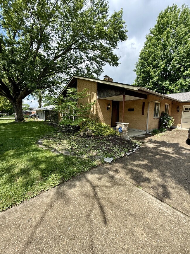 Building Photo - 3049 E Stroop Rd