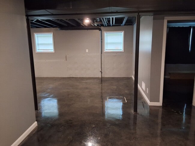 Building Photo - Beautiful 4 Bedroom 2 Bath Home