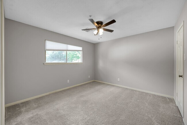 Building Photo - 1807 Brookchester Dr