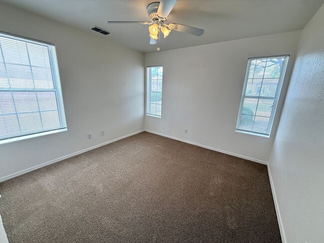 Building Photo - Beautiful 3 Bed / 2 Bath Home Backing to Cerbat Cliffs Golf Course!