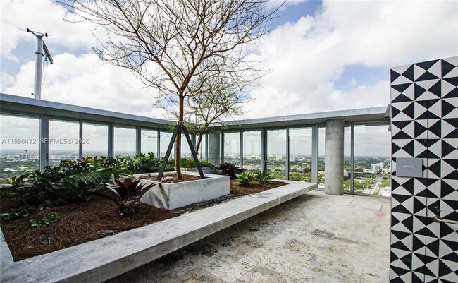 Building Photo - 2669 S Bayshore Dr