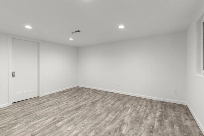 Building Photo - 3315 SE Cesar Estrada Chavez Blvd