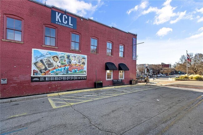 Building Photo - 6023 Skellig St