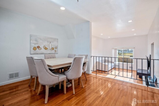 Building Photo - 424 Middlewood Rd