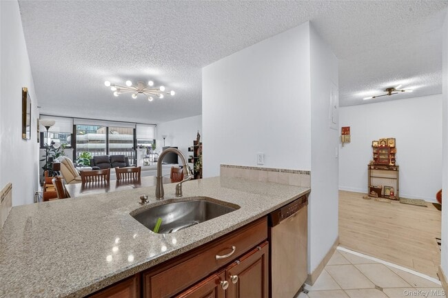 Building Photo - 25 Rockledge Ave