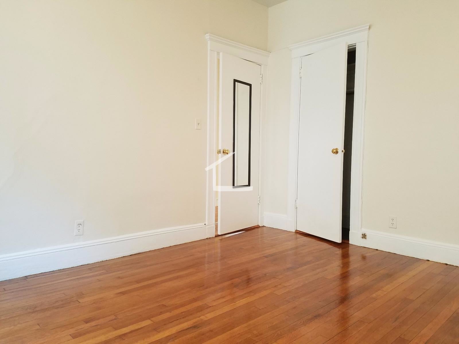 Building Photo - 229 Kelton St