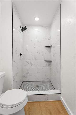 Building Photo - 421 Parkvale Ln