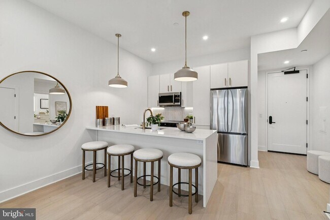 Building Photo - 30 W Allens Ln