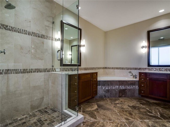 Building Photo - 1301 Throckmorton St