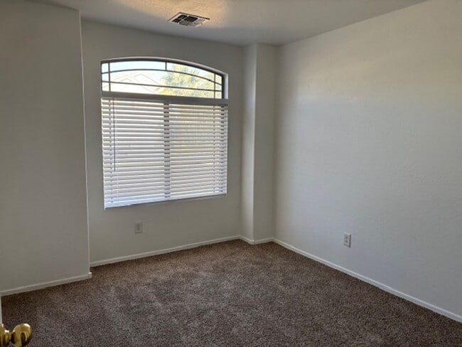 Building Photo - 36509 W Padilla St