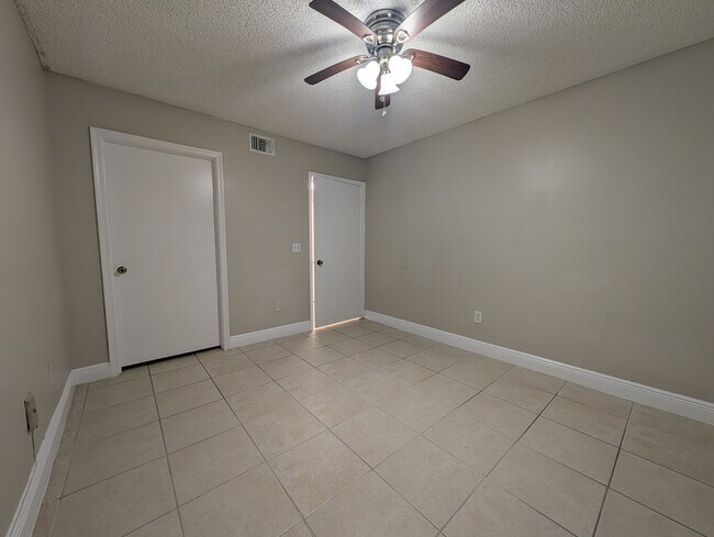 Building Photo - 3690 N 56th Ave