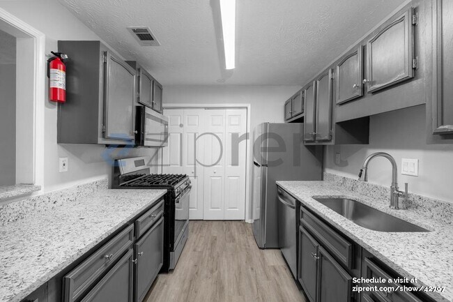 Building Photo - 1504 Augusta Dr