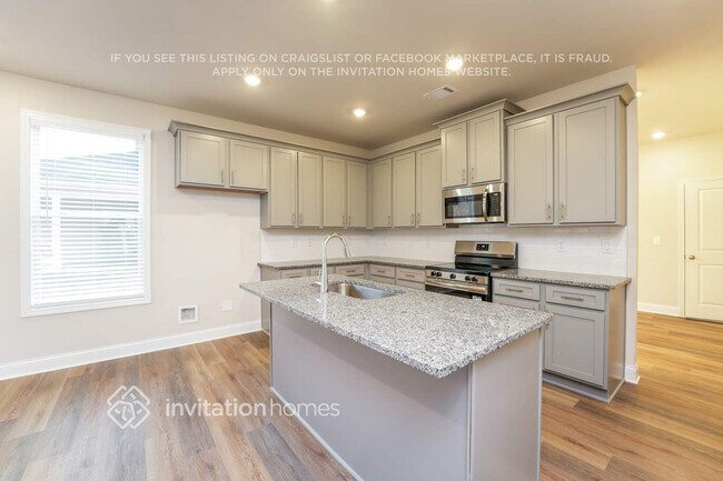 Building Photo - 72 Katherine St